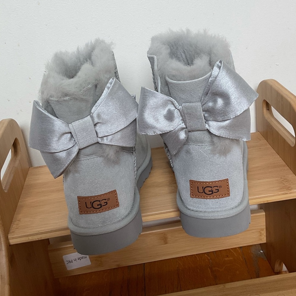 Authentic New UGG Bailey Bow Boots